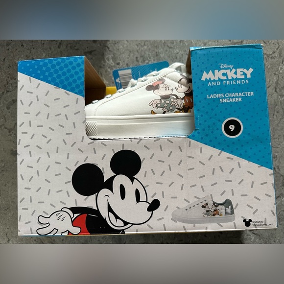 Disney Mickey and Friends Ladies Character Sneakers 2024 Size 9 brand new - Picture 1 of 9
